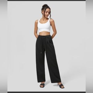 High Waisted Drawstring Side Pocket
Straight Leg Dress/Sweatpants